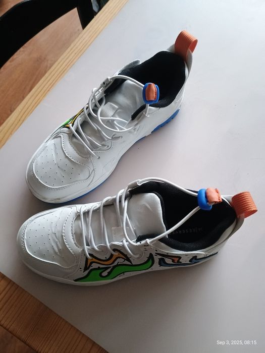 Kolorowe buty sneakersy Reserved 34