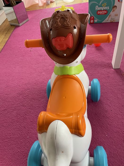 Interaktywny Konik Chicco na biegunach