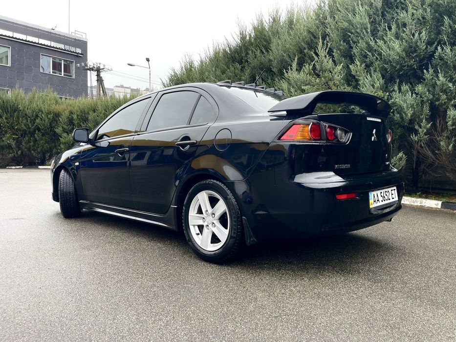 Mitsubishi Lancer продаж