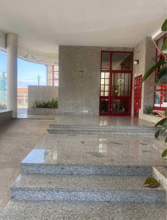 Garagem Fechada 28 m² – Meadela – Luz Independente – 100 €/mês