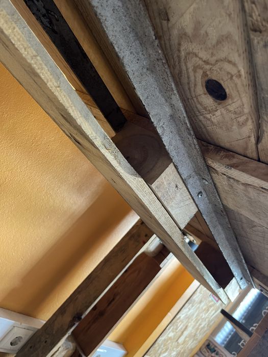 Mesa de paletes tampo envernizado