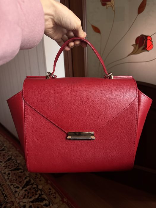 Червона шкіряна жіноча сумка Італія