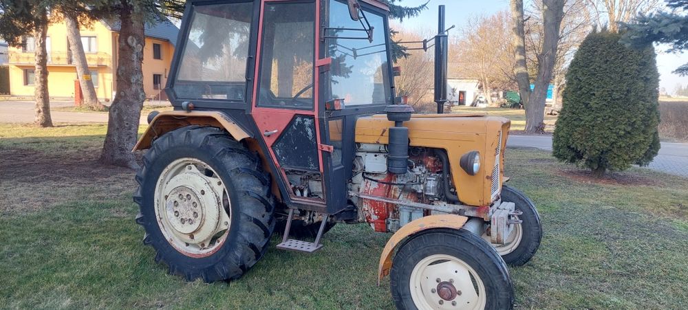 Sprzedam ursus c 330 z kabina 1985 rok