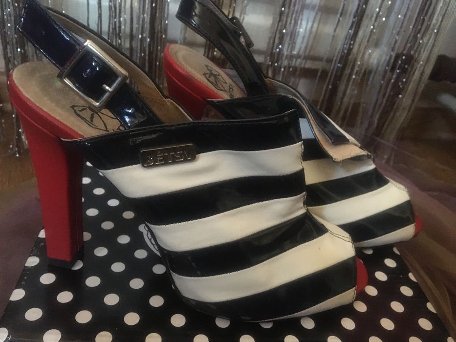 Босоножки женские