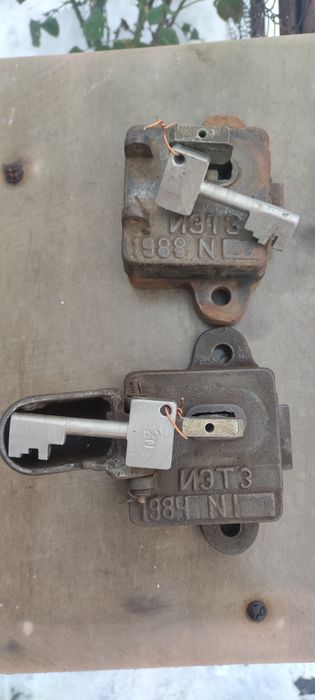 Замок Мєлєньтьєва,гаражний