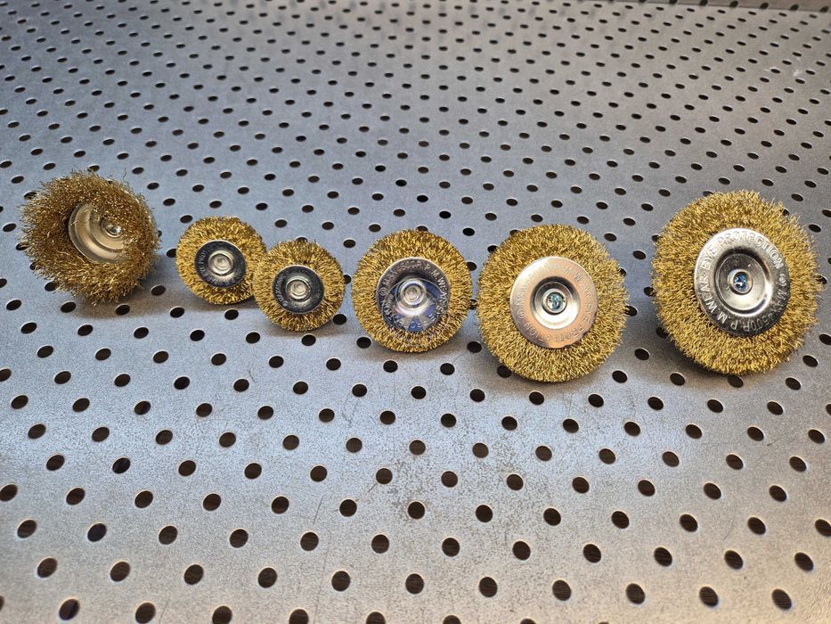 6 szt. Szczotki stalowe miedziowane na wiertarkę szczotka na trzpieniu