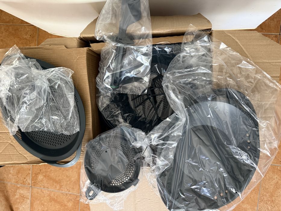 Vendo esta bimby tm6 PRETA na caixa