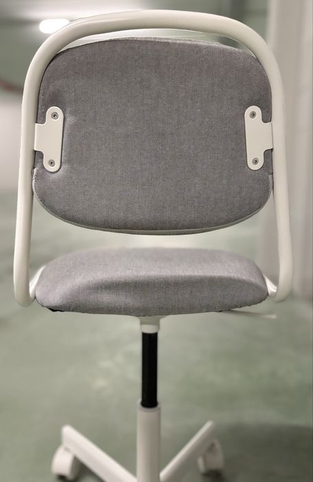 Cadeira giratória de criança Ikea ÖRFJÄLL branco/cinza claro