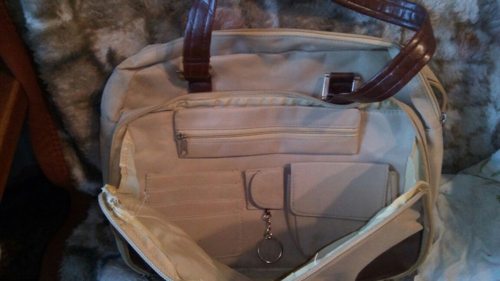 Torebka na laptop,dokumenty lub do pracy.