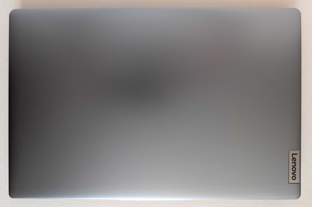 Laptop LENOVO IdeaPad Slim 3 15AMN8/15.6/AMD R5-7520U/8GB/SSD512/Win11