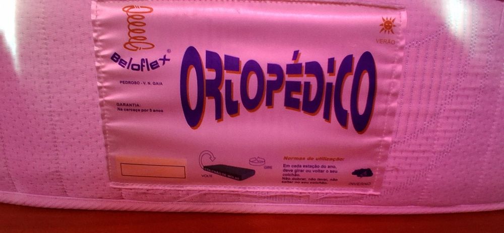 Cama de casal em cerejeira