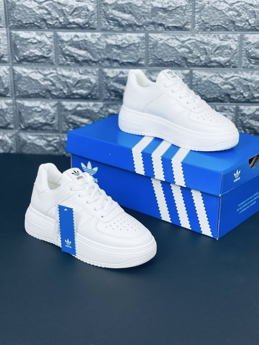 Кроссовки адидас / Adidas / кожаные красивки на лето / белоснежные женские кросивки / шкіряне жіноче взуття / адідас кросовки