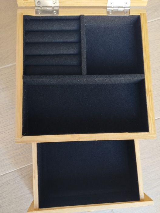 Caixa de jóias com espelho