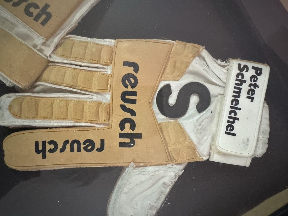 Luvas do antigo guarda redes do Manchester unt e sporting