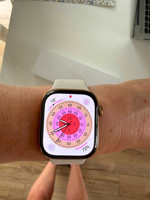 Apple Watcha 11 GPS + Cellular (42 mm) w wersji premium