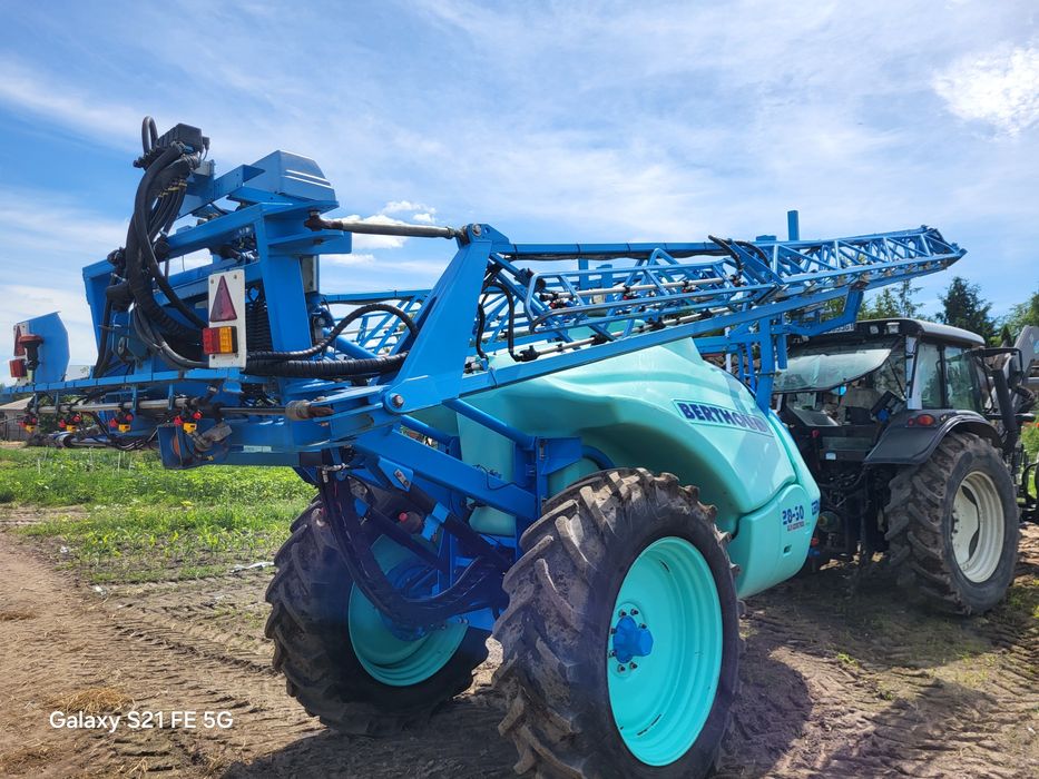 Berthoud opryskiwacz 28m 3000l +800l