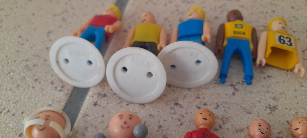 Lot of figurines / parts64586019008257121