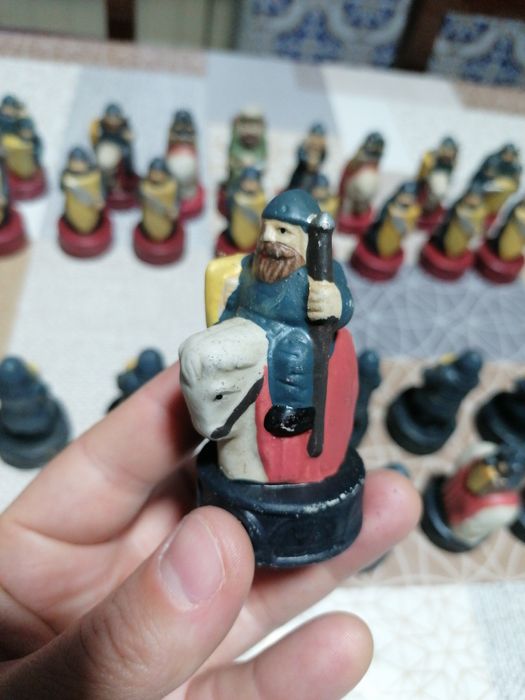 Peças de xadrez pintadas à mão