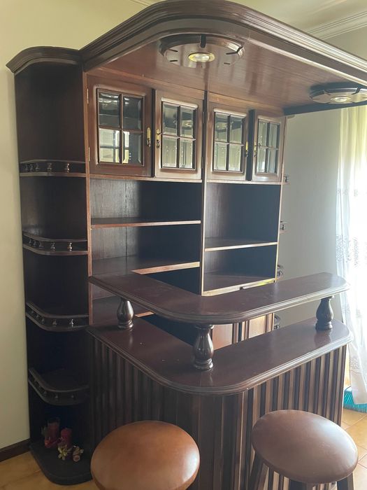 Bar de sala usado em bom estado