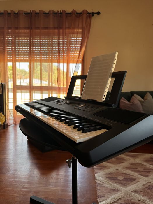 Teclado Yamaha PSR-E373 NOVO