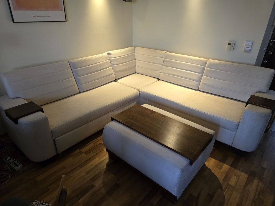 Jasny narożnik w tkaninie jak alcantara