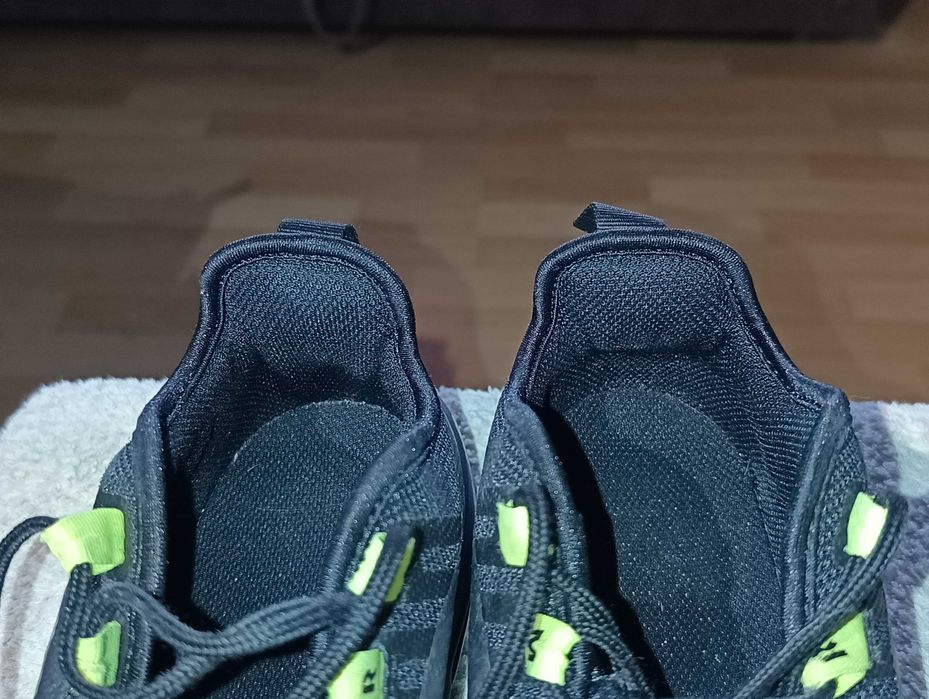 Damskie sneakersy NIKE AIR MAX AXIS r.38