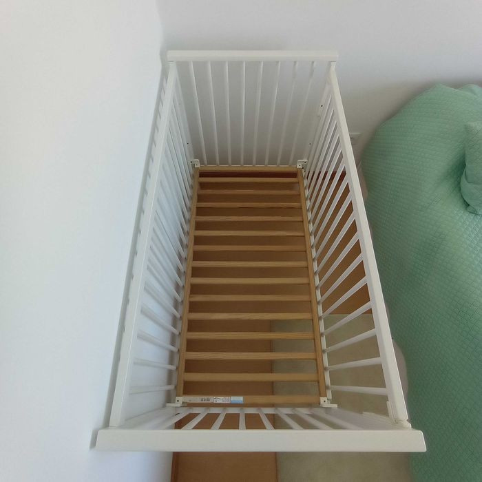 Cama ZY Baby branca com colchão