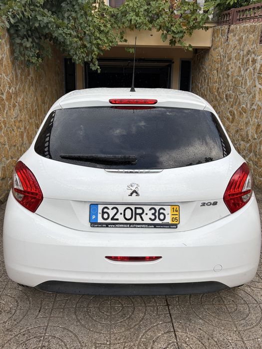 Carro Peugeot 208
