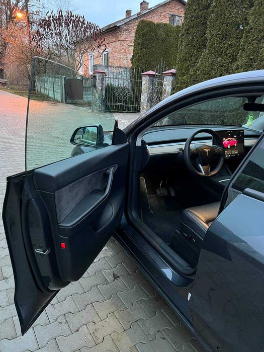 Tesla Model Y Long Range Dual Motor 82 kW