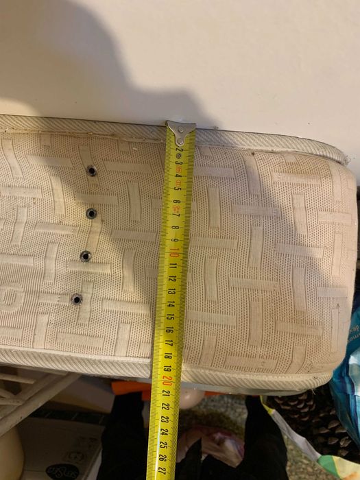 Colchão branco de casal