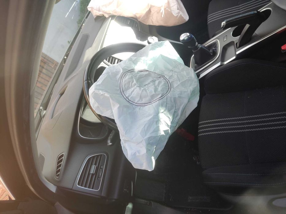 Megane IV GT Line 2016 Acidentada