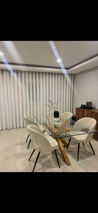 Mesa de jantar + 4 cadeiras