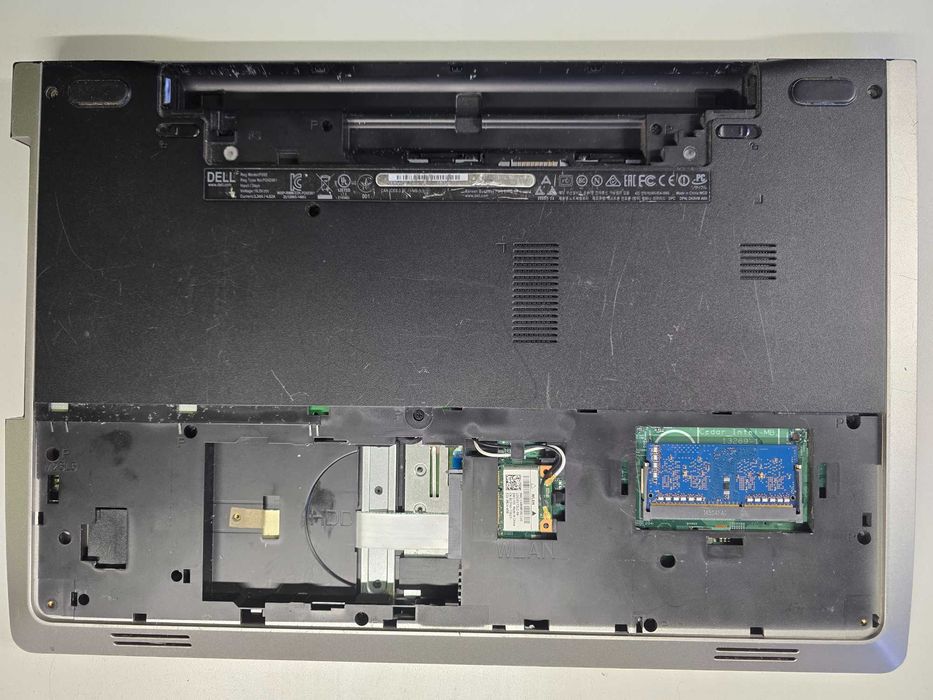 Dell inspiron 5749. Екран 17.3" i5-5200U Працює, на відновлення, запч.