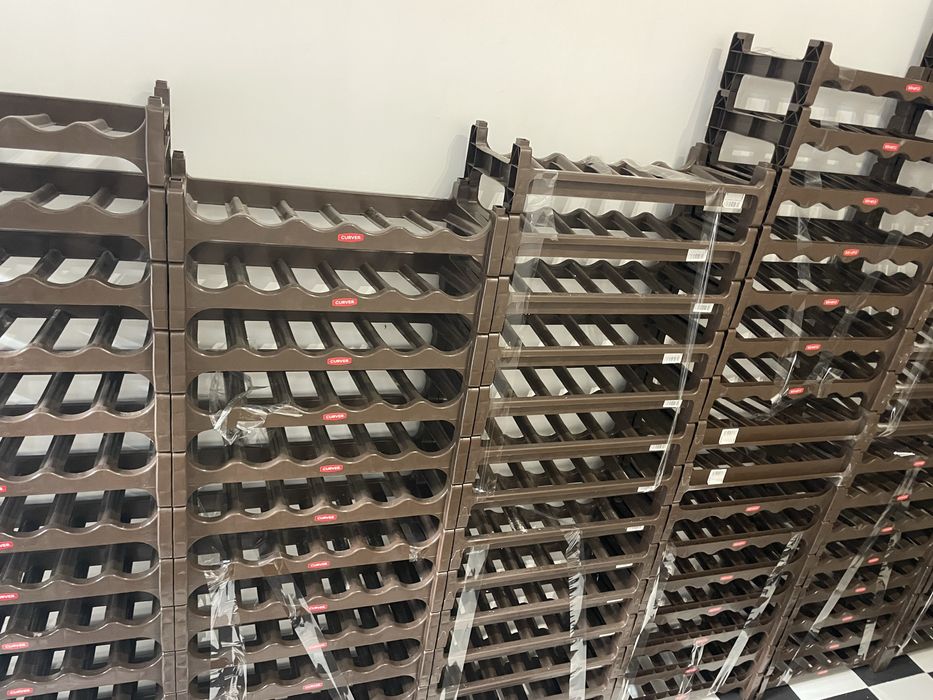 Garrafeira marca Curver