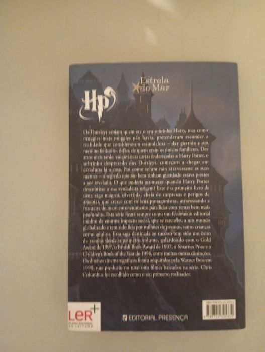 Livro "Harry Potter e a Pedra Filosofal"