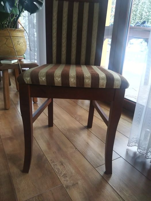 Krzeseła do jadalni (drewno + tapicerka) – OKAZJA!