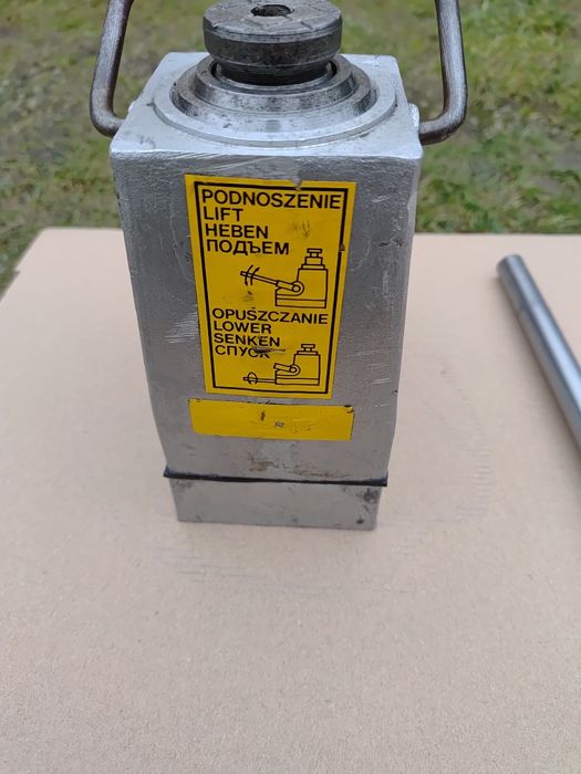 Lewarek hydrauliczny kolumnowy