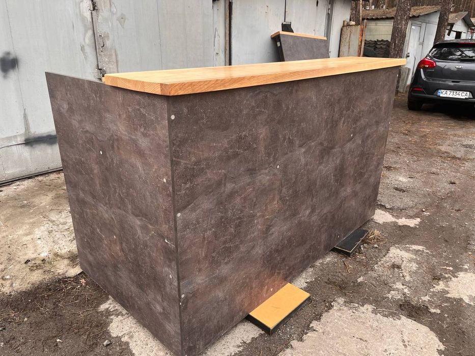 Рецепшин, барний стол