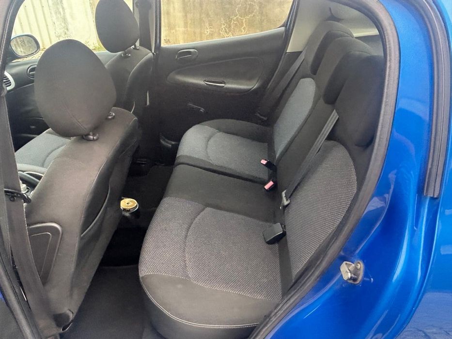 Peugeot 206 + 1.1 com 153mil Klm 2009