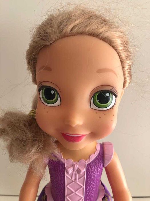 Boneca Rapunzel como nova