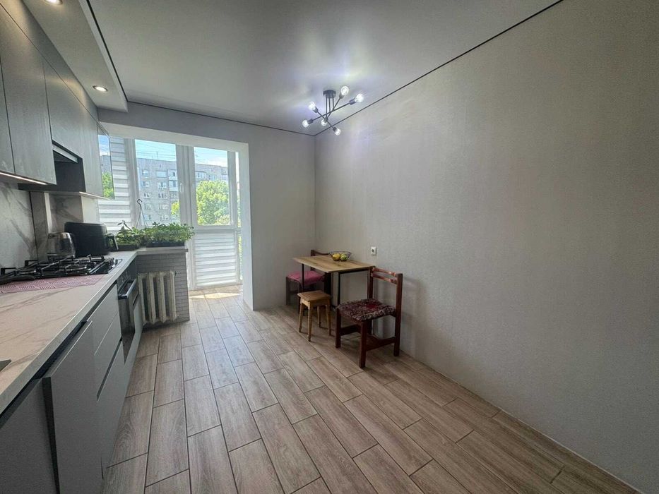 Продається 2-кімнатна квартира на Ближньому Замості