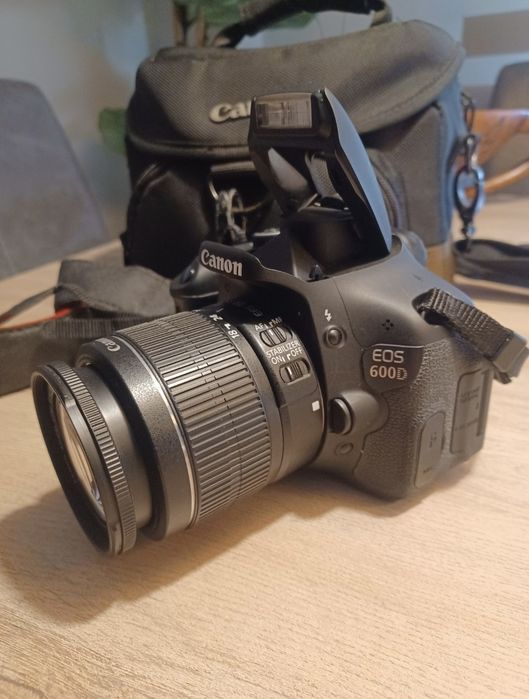 Câmara fotográfica Canon EOS 600D