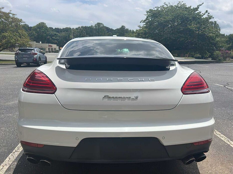 Porsche Panamera 4S      2015