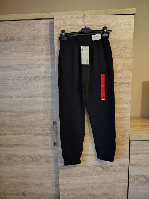 Nowe damskie spodnie dresowe roz S Sinsay