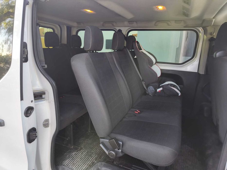 Carrinha Renault Trafic 9 lugares