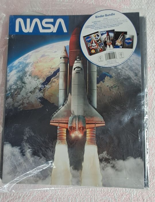 Conjunto escolar NASA, Dossier e cadernos