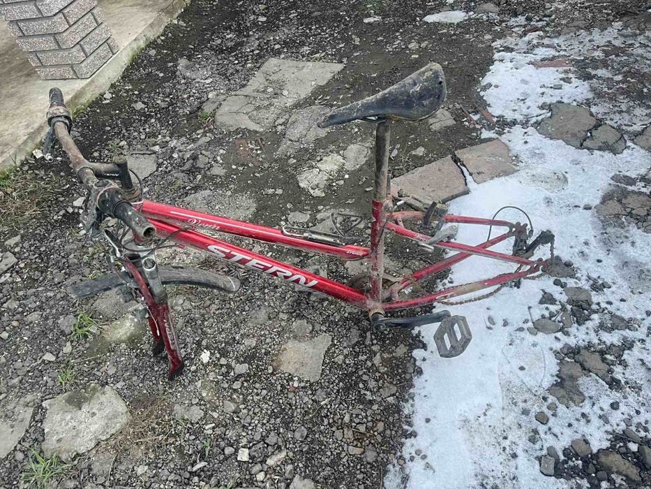 Продаю рама велосипед  на запчасти