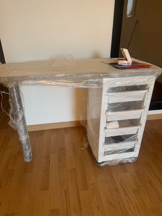 Marquesa tripartida, móvel expositor, mesa manicura