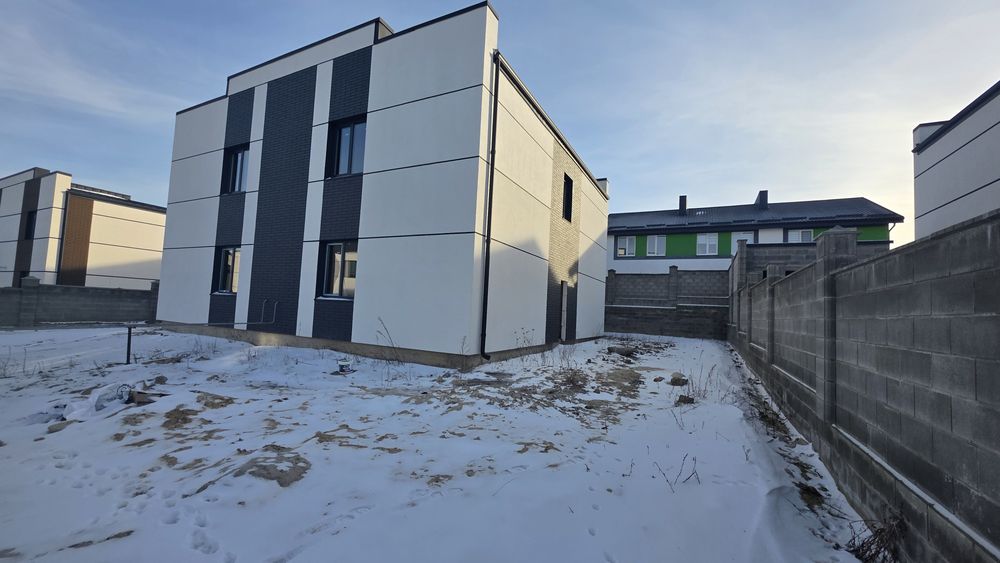 Продаж будинку двояну з ділянкою