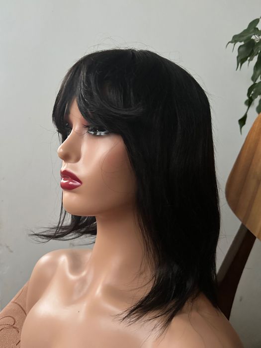 Long bob z grzywka wlosy naturalne ludzie mikroskora